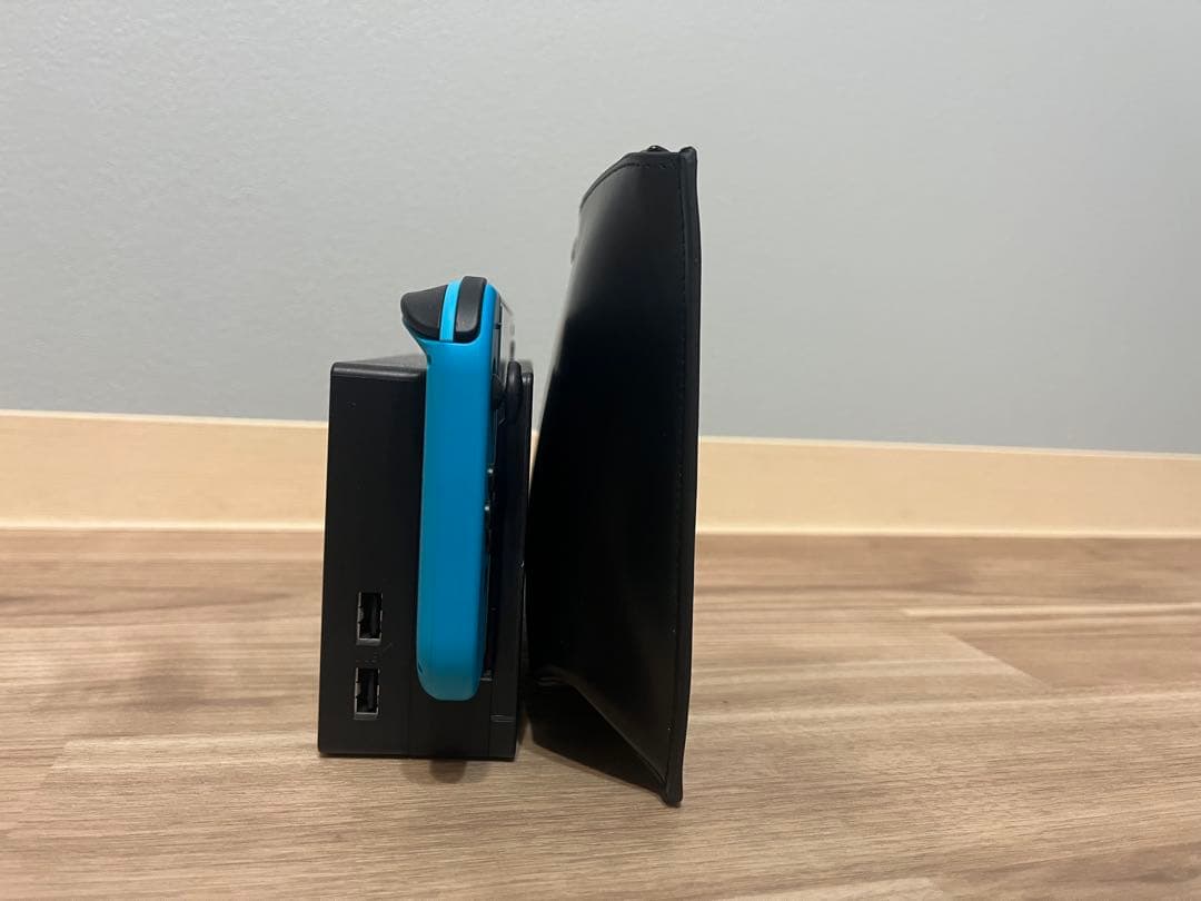 【美品】 新品未使用 GIVENCYクラッチバッグ ポーチブラック 黒