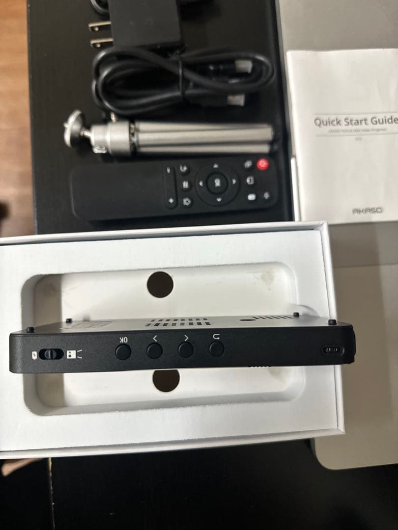 AKASO FOCUS mini video projector 本体