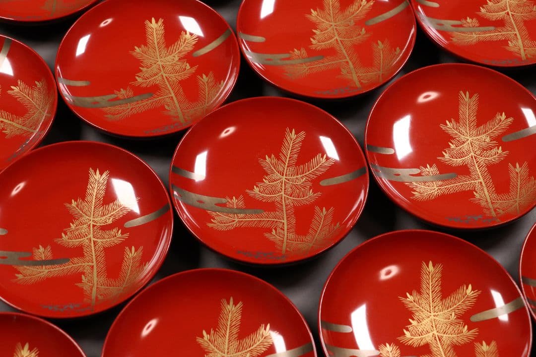 時代木製漆器 松に霞図 朱塗引き盃 二十九客 金蒔絵 小皿 木皿 MA350