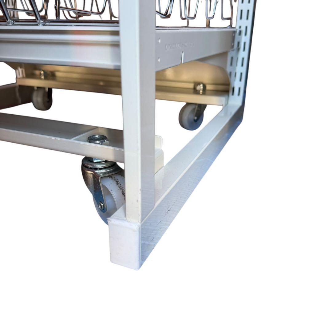 美品 オカムラ 業務用ワインラック キャスター付 多段収納