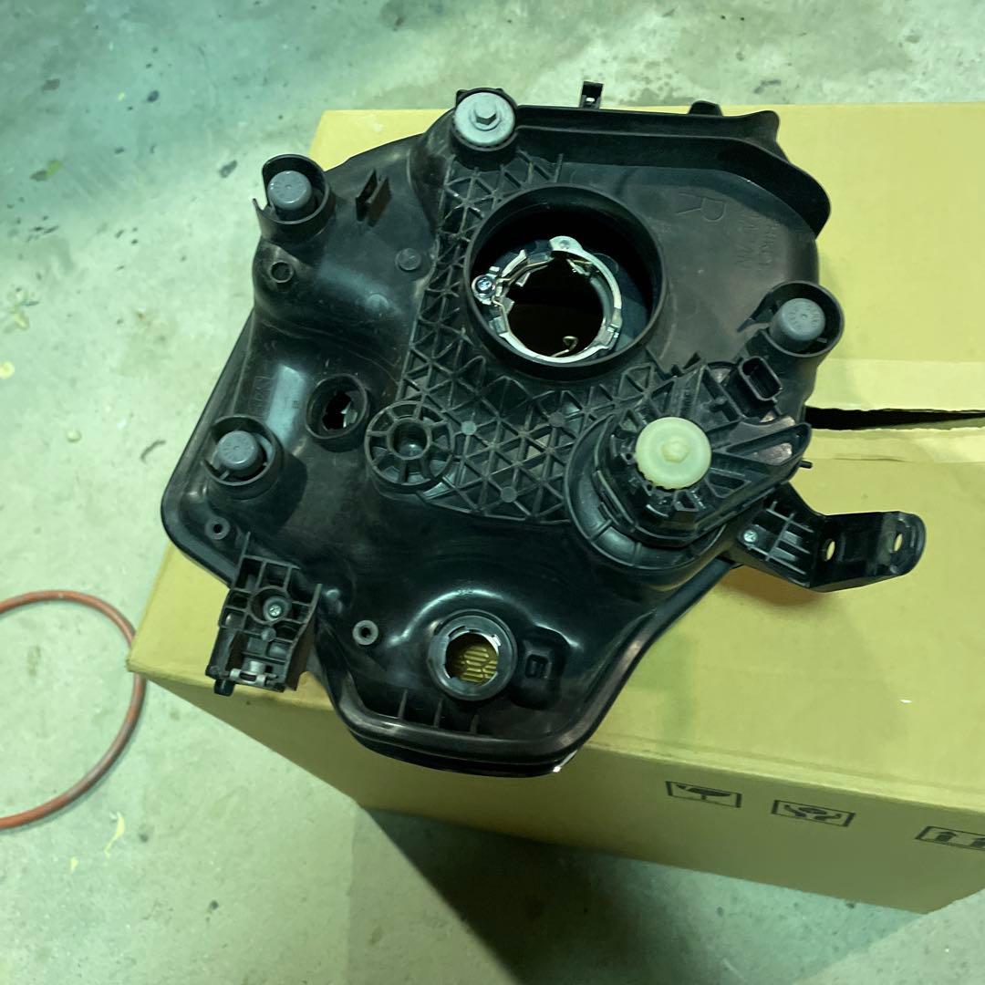 ハスラー　MR31S スズキ純正 右ヘッドライト