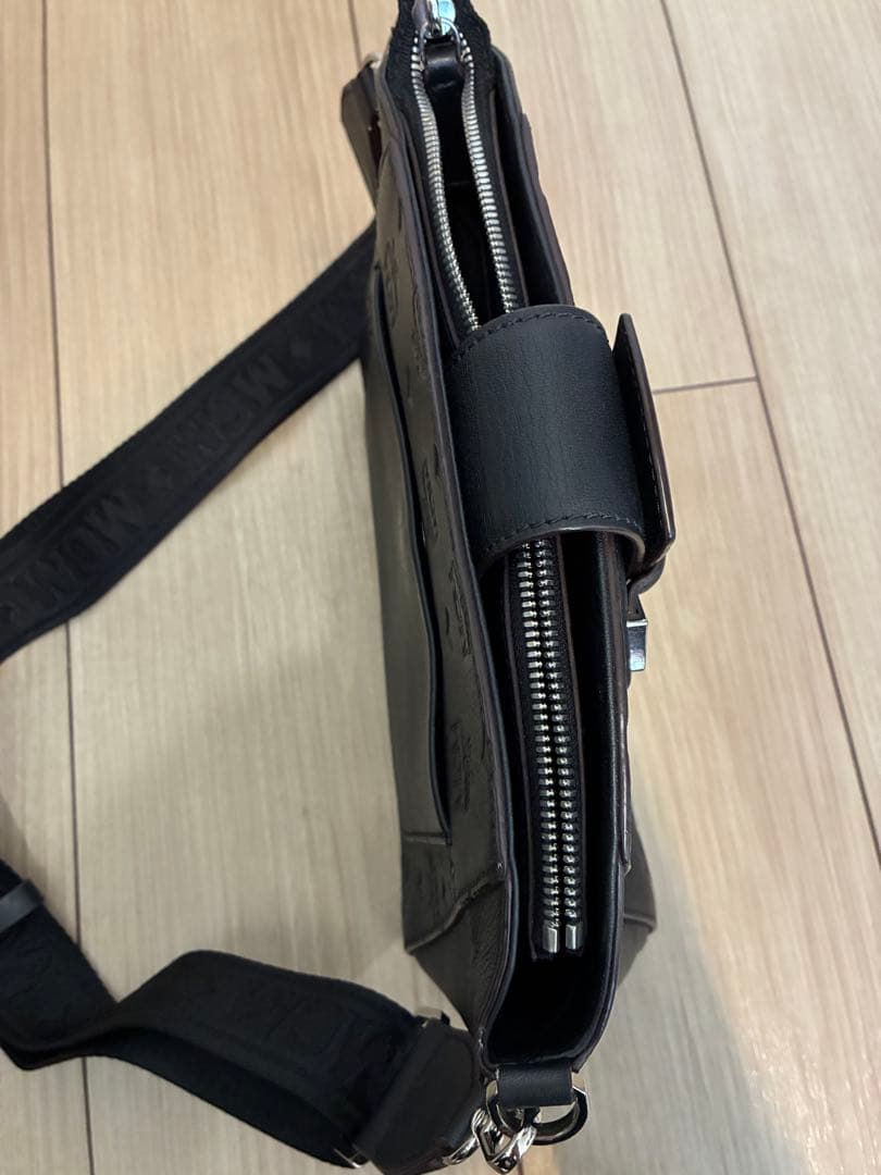 mcm ショルダーバッグ　黒