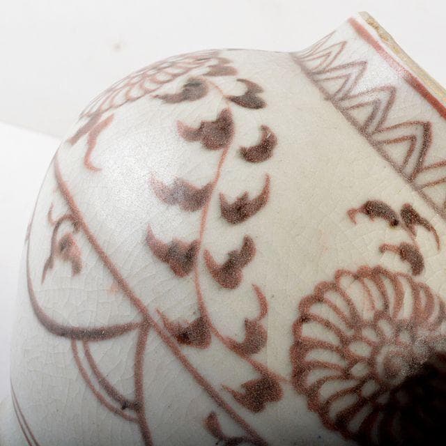 釉裏紅　花卉文壷