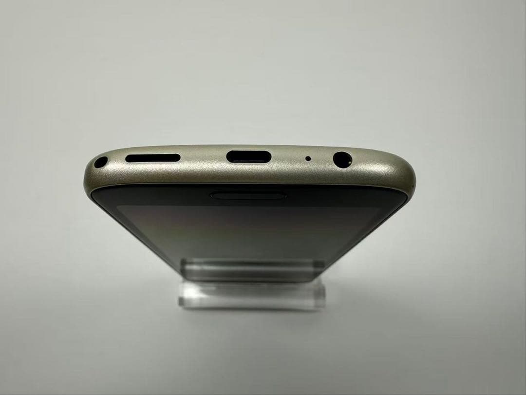 NTT docomo らくらくスマートフォン F-53E ゴールド