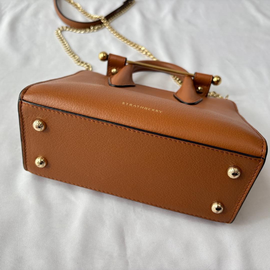 美品 ストラスベリー チェーンショルダーバッグ レザー ブラウン