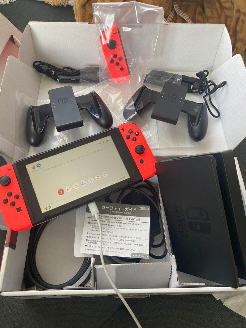 Nintendo Switch 本体 グレー ジョイコン赤