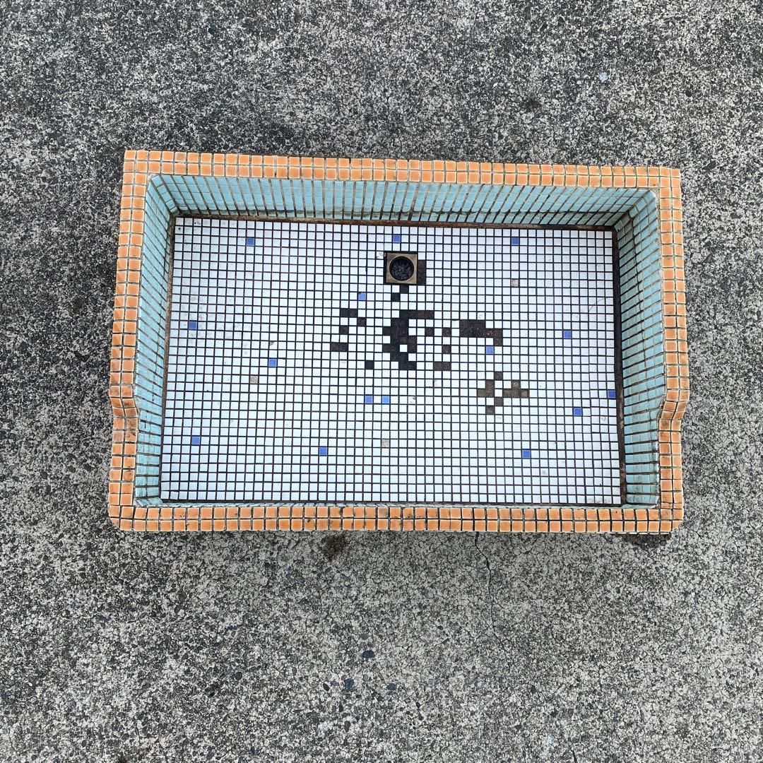 ガーデンシンク 水色と白のタイル