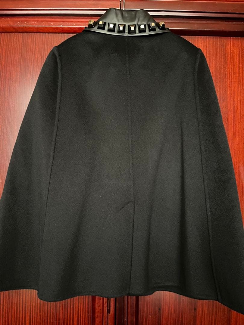 新品未着用タグ付き　FENDIフェンディ2WAYケープコート　ブラック　マント