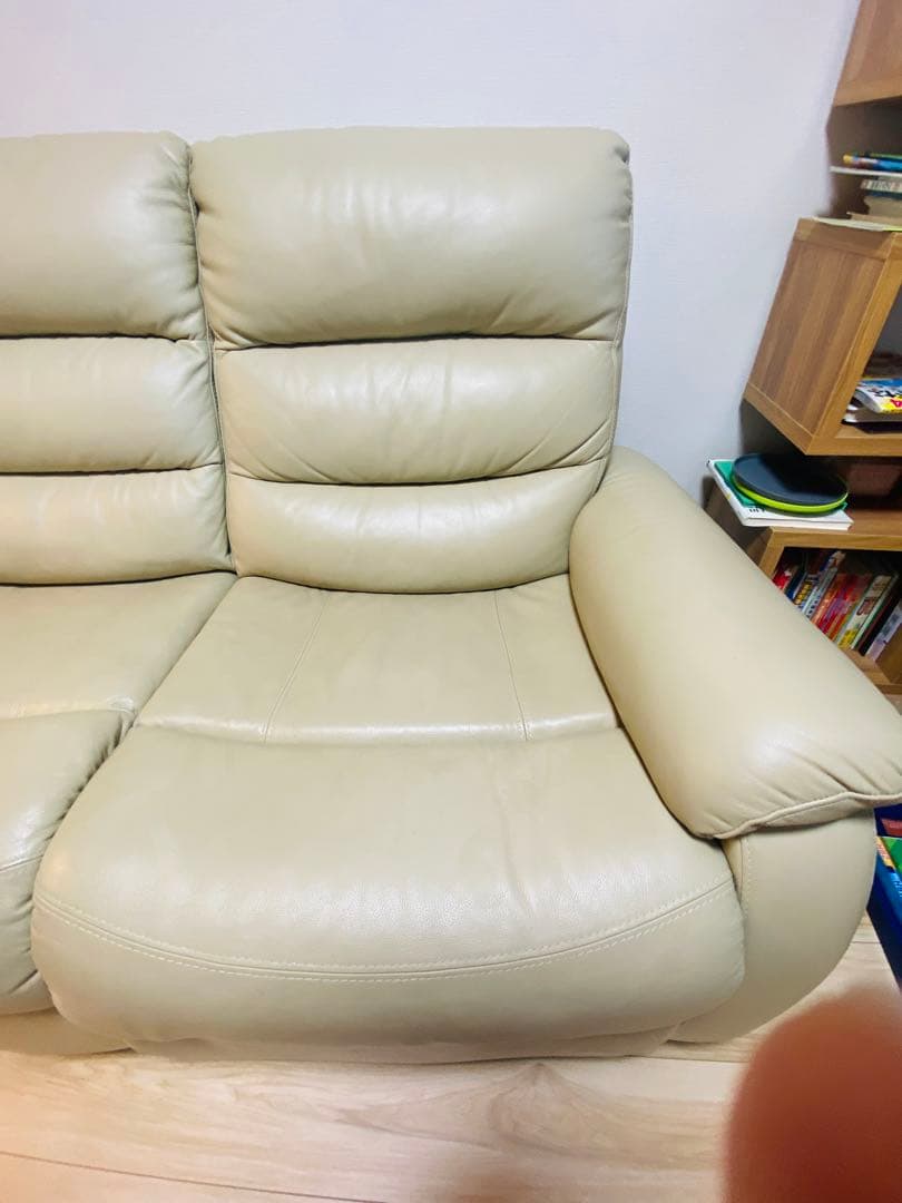 【直接受け取りのみ】【ニトリ】3人掛け電動テーブル付きリクライニングソファ