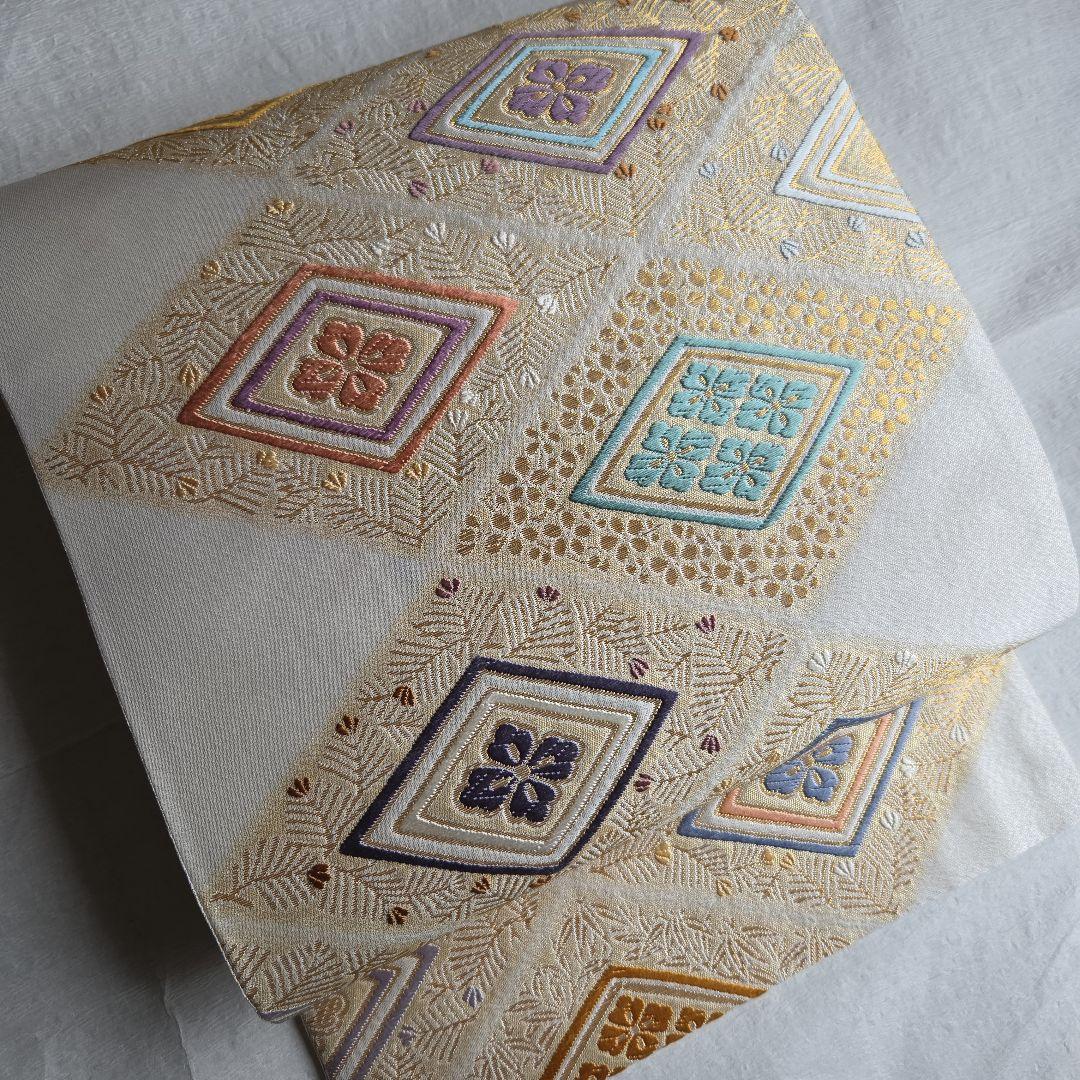 品良くハレの日を　松竹梅と菱形の袋帯