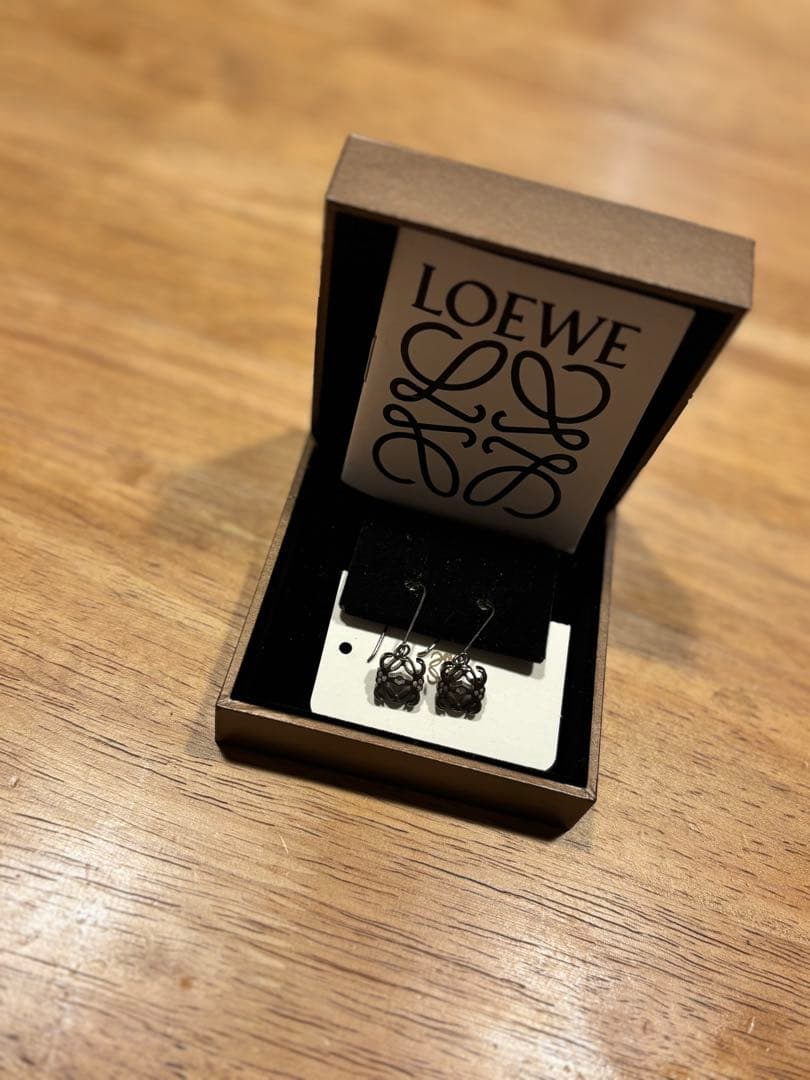 LOEWE アナグラム　両耳ピアス　ボックス付き