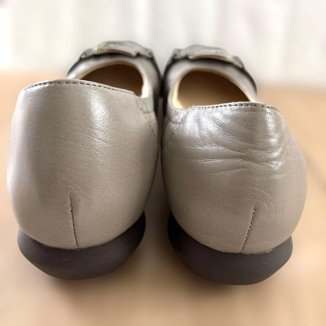 【卑弥呼 HIMIKO】スクエアバックルスニーカーパンプス グレー 24cm