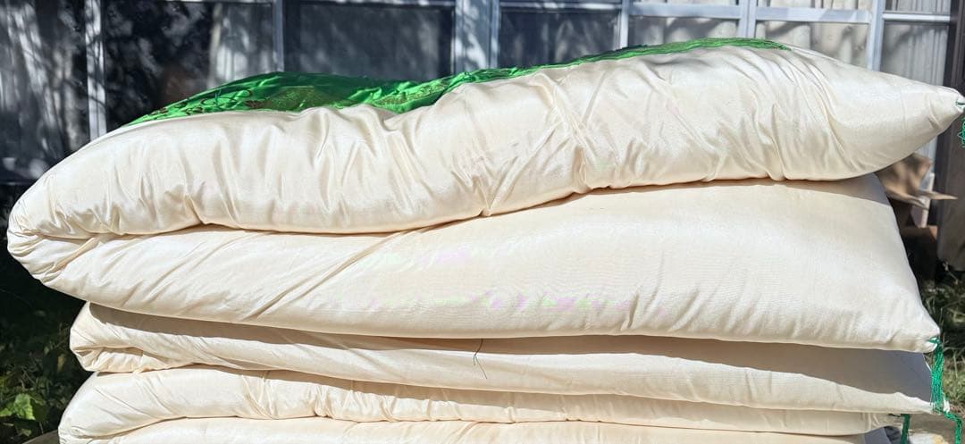 2215様感謝‼️菊と桐‼️ふかふか‼️FUTON蔵出し金蘭緞子掛けふとん未使用1枚