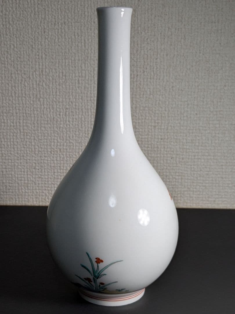 十四代　酒井田柿右衛門作　錦花鳥文一輪生　花瓶　在銘
