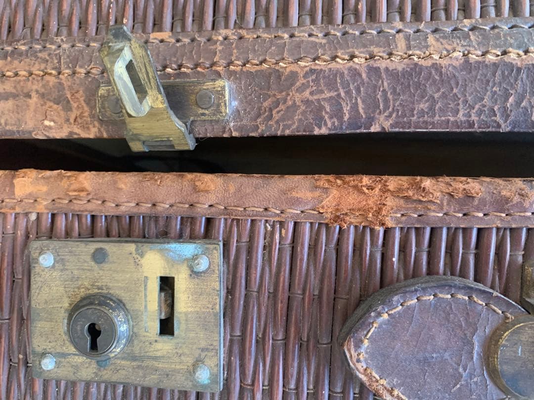 昔のトランクケース　柳行李 革　やなぎごうり 　店舗什器　アンティーク　レア