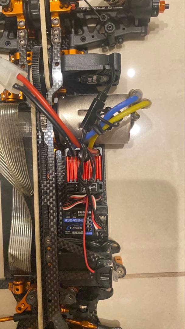 カーボンファイバー製ラジコンカー 1/10 シャーシ