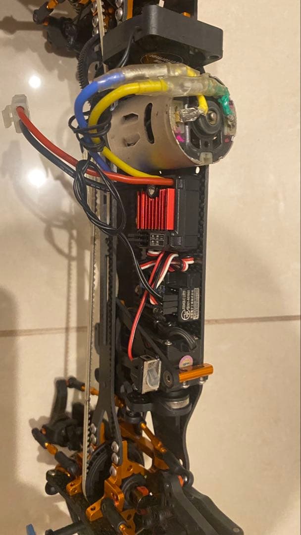 カーボンファイバー製ラジコンカー 1/10 シャーシ