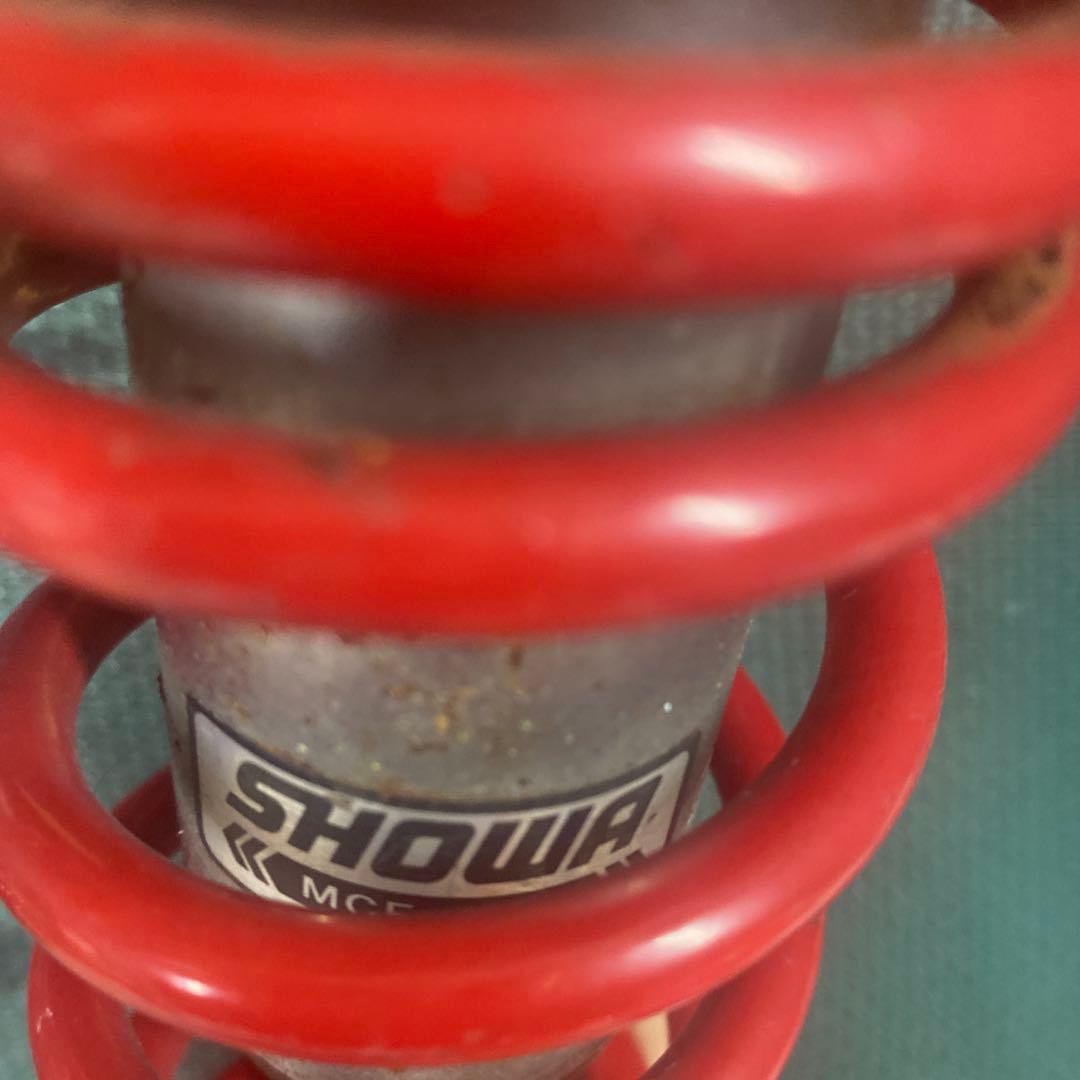 SHOWA サスペンション 2個セット 赤金