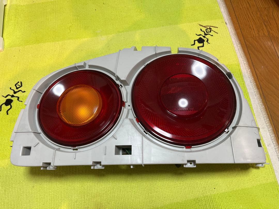 kw01！発送先確認中！日産GTR34 純正テールレンズ左右！美品！