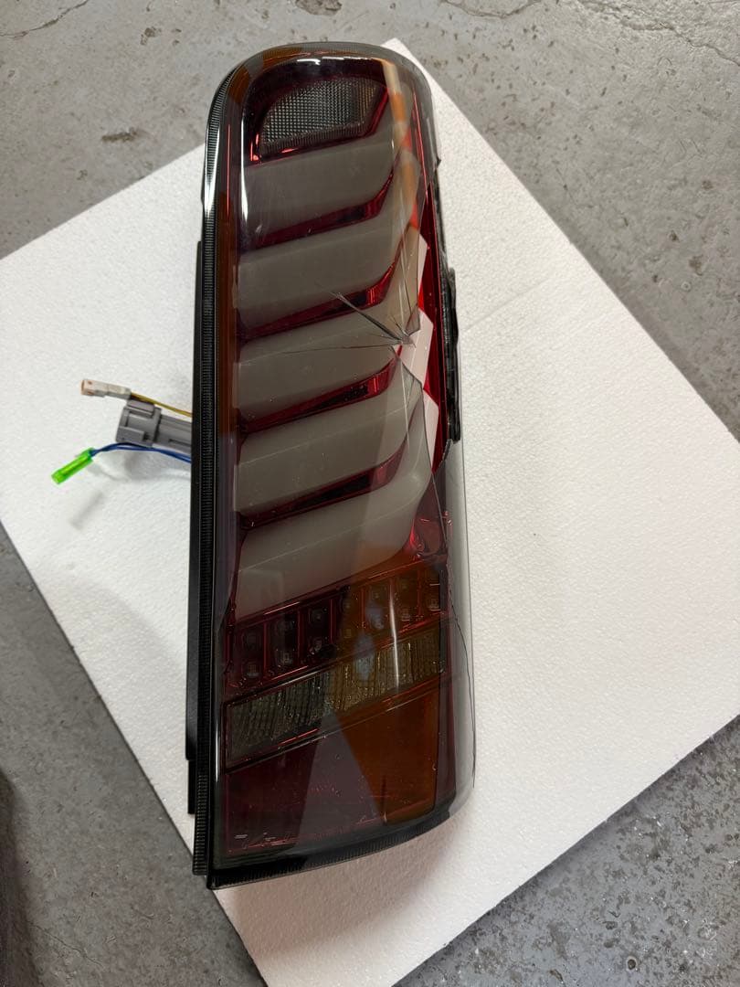 NV350 キャラバン Valenti ヴァレンティ テールランプ