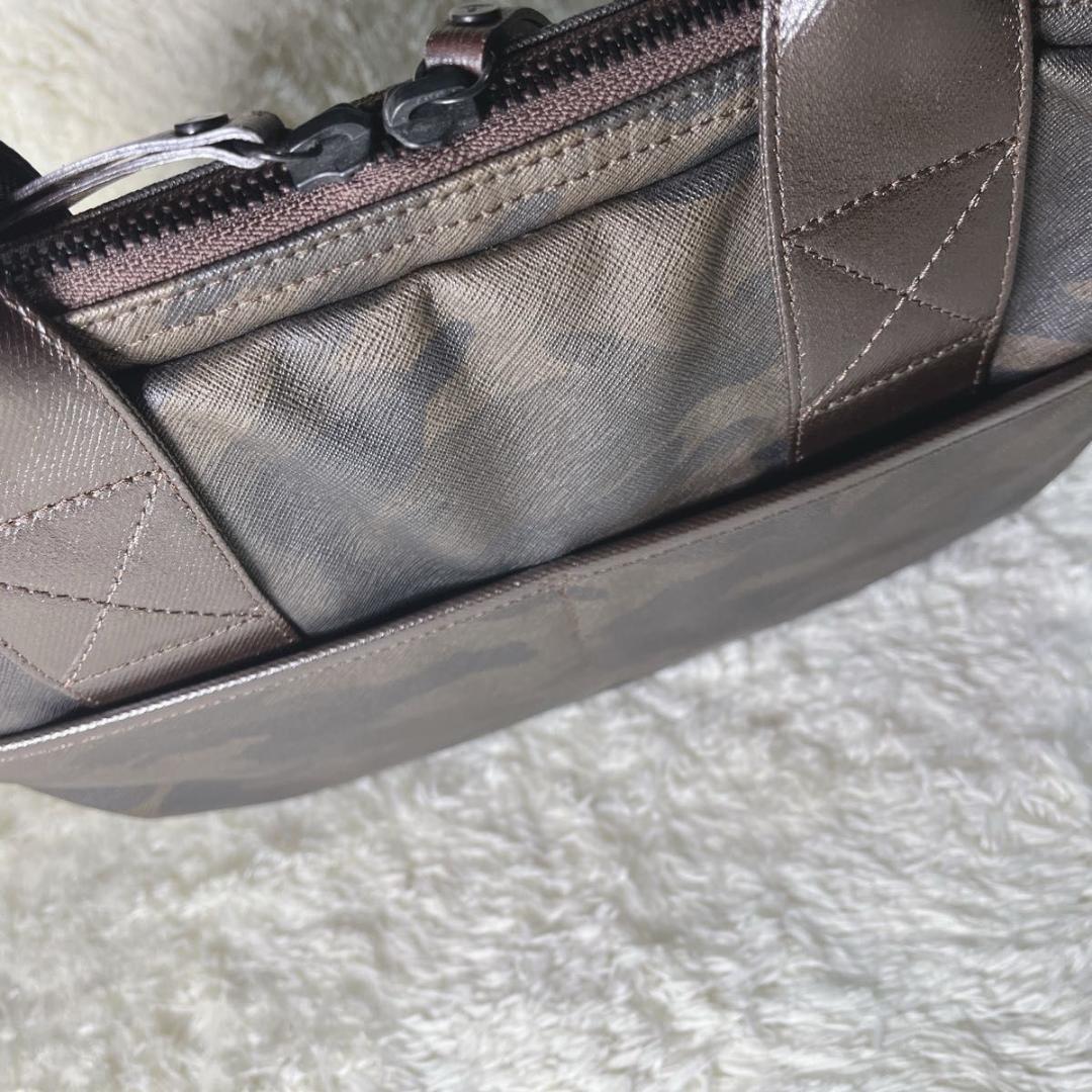 Vivienne ヴィヴィアンウエストウッド　バッグ　カモフラ　ベルトなし