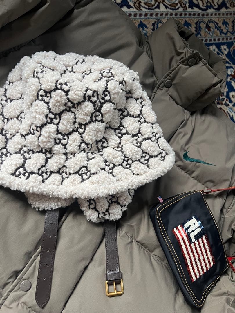 GUCCI ロゴ刺繍　イヤーフラップ　ボアハット　バケハ