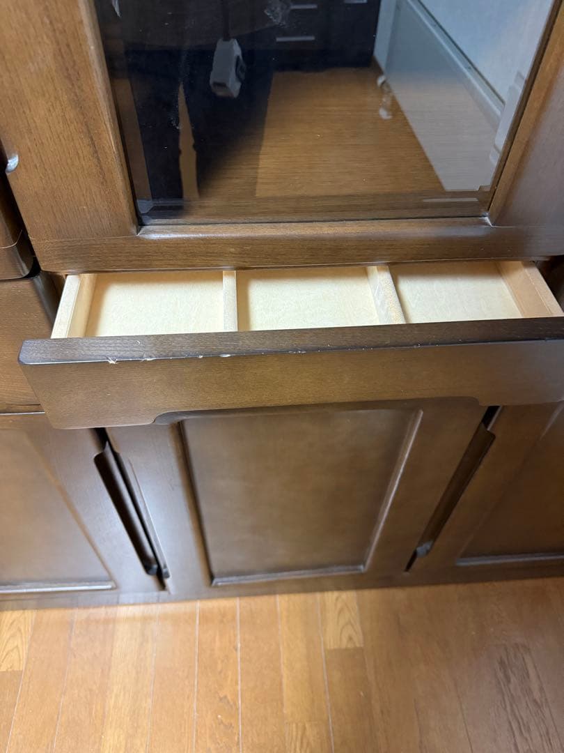 食器棚 ダークブラウン／ガラス扉