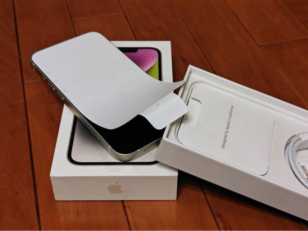 ほぼ未使用・バッテリー100％iPhone 14 128GB スターライト