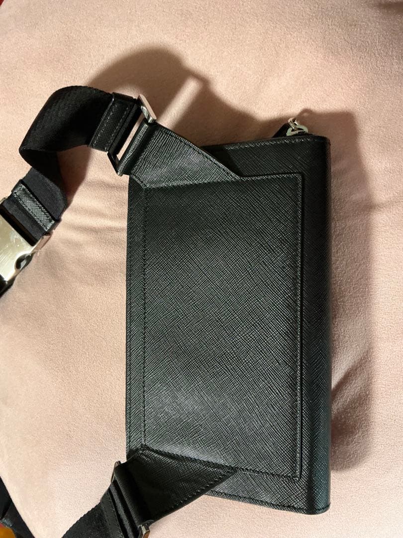 PRADA ブラック ボディウエストポーチ