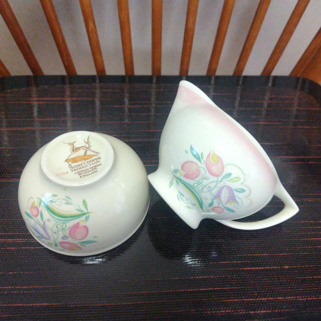 スージークーパー、ピンク「ドレスデンスプレイ」ミルクボトル＆シュガーボウル