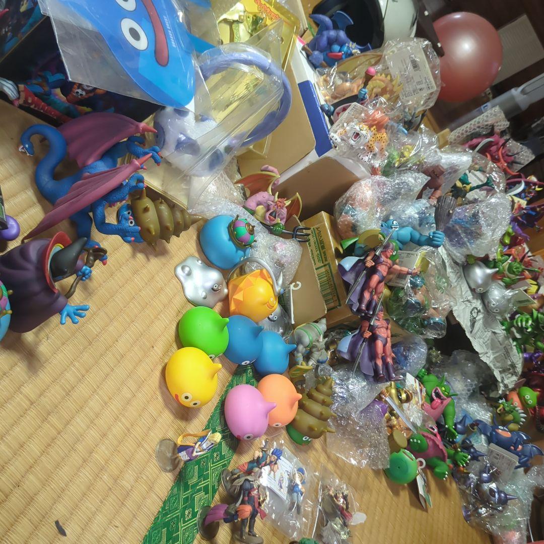 まとめてドラクエソフビ90体ほど、おまけで勇者と仲間その他キャラクター、