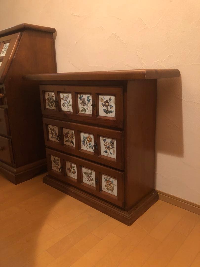 アクタス　スペイン家具　パイン材　タイル　チェスト　箪笥　アンティーク