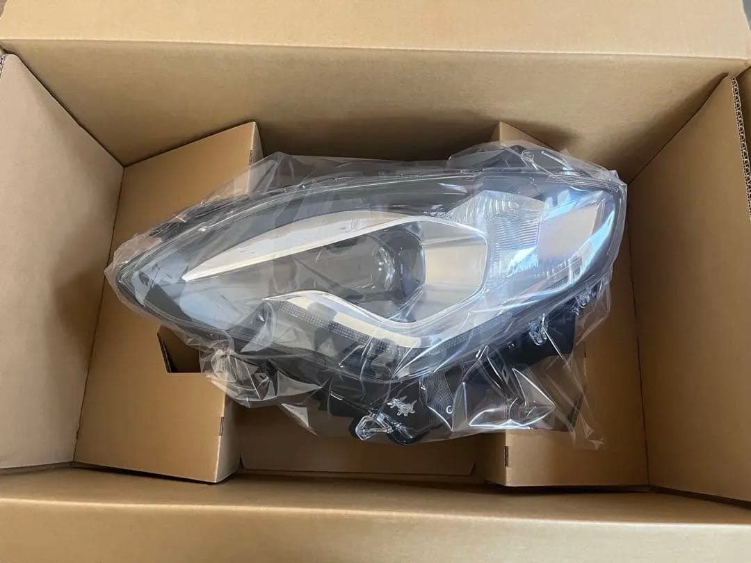 スイフトZC33S ZC53 ZC72 等 純正LEDヘットライト　右ライト新品