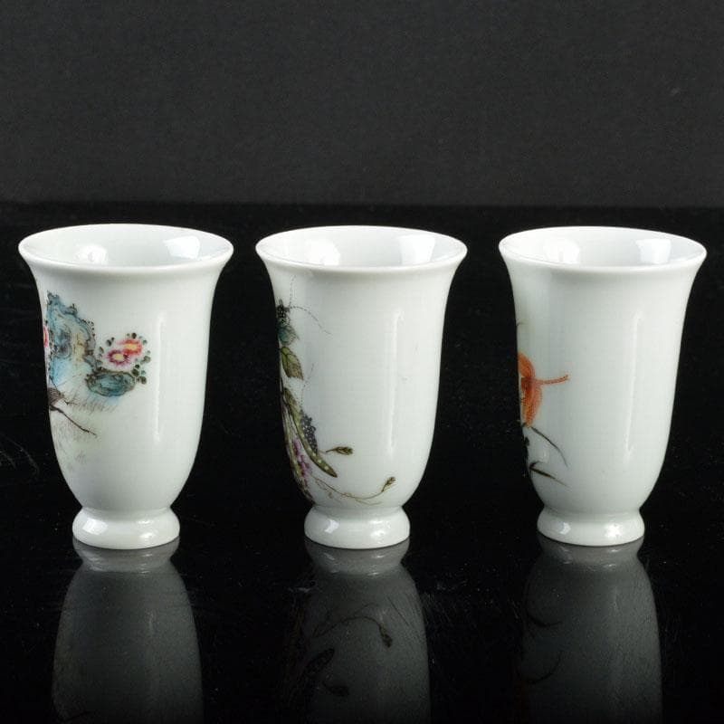 中国　景徳鎮　粉彩　花草昆虫文　酒杯　三客　F　R4790