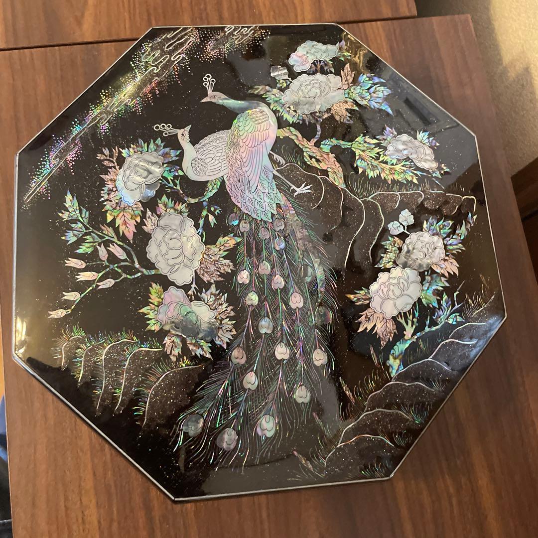 孔雀模様の八角形一段重箱　螺鈿細工 八角形 菓子器