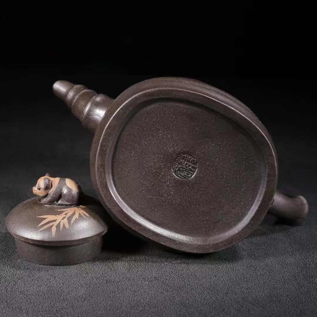 中国古美術・宜興原鉱黑金刚泥 パンダと竹葉紋急須・紫砂壺・底款:蒋蓉・朱泥・急須