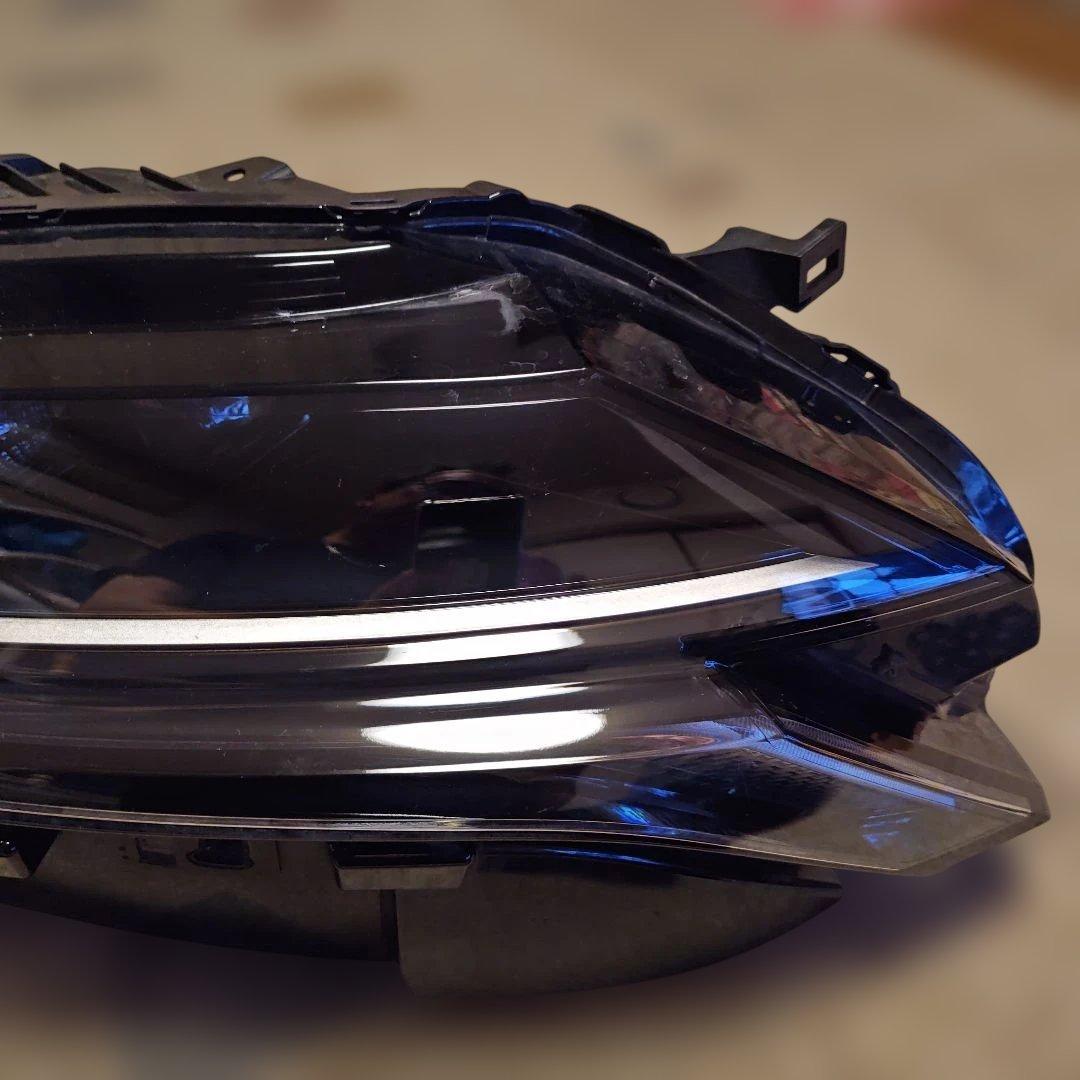 日産ノートオーラLEDヘットライト右