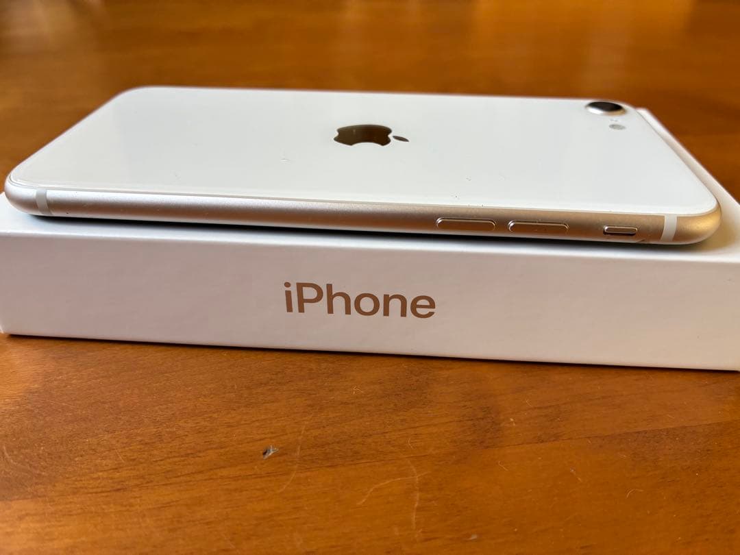 Apple iPhone SE (第3世代) スターライト64GB 「美品」