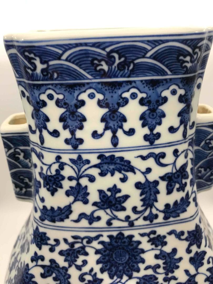 【大清乾隆年製】在銘　染付 青花纏枝蓮壽桃海水紋雙耳大瓶 官窯(C-34)