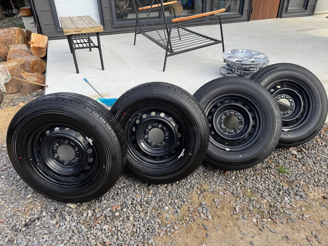 ハイエース純正　ブリヂストン 15インチ タイヤ・ホイール４本セット
