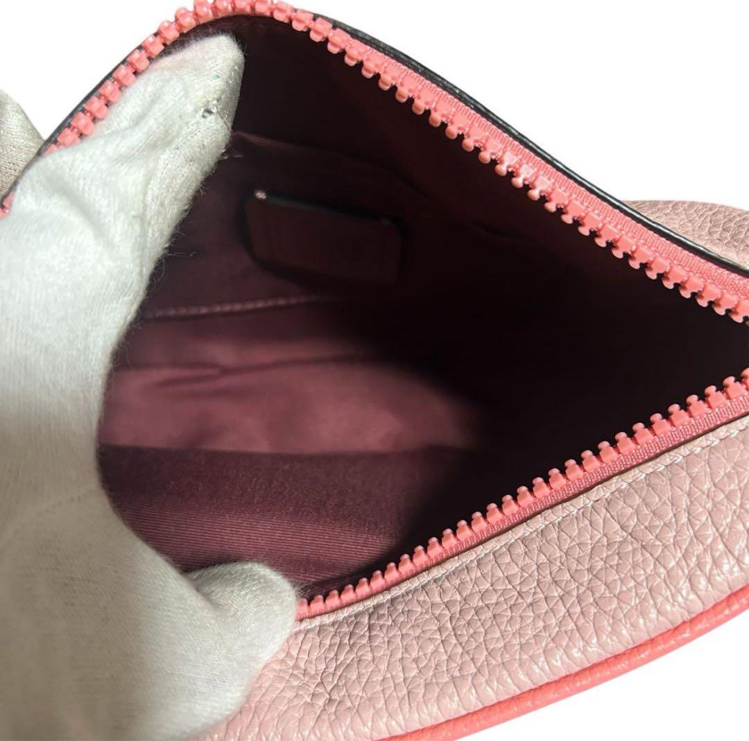 美品希少　限定コラボ　コーチ　ボディバッグ　ディズニー　ミッキー　レザー斜め掛け