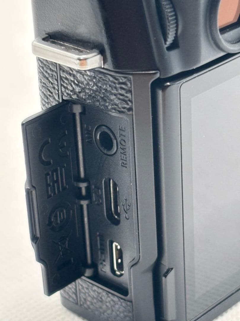 FUJIFILM 富士フイルム X-E4 ボディ ブラック★たった３ショット★