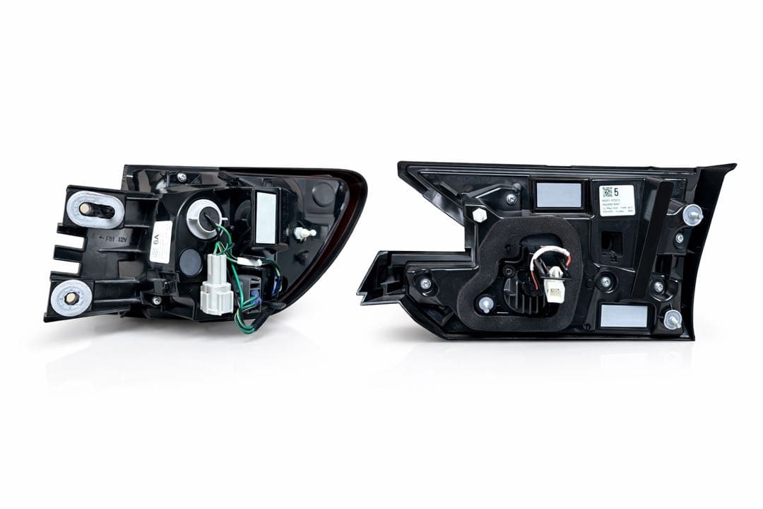 スバル　レヴォーグ VN5 純正テールライト