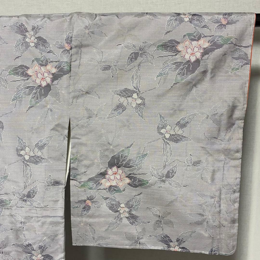 D196 本場白大島紬　藤絹織物　花模様　正絹着物　袷　しつけ糸付き未使用極美品