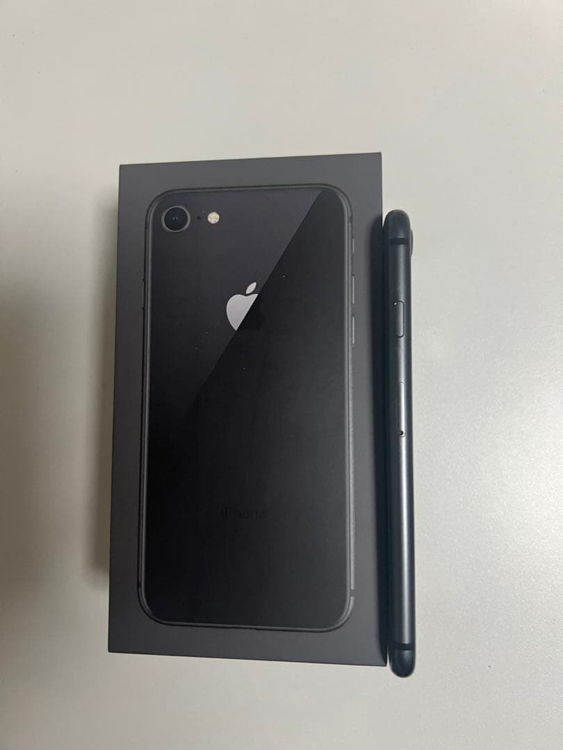 iPhone8 ブラック 64GB SIMロックあり 箱あり