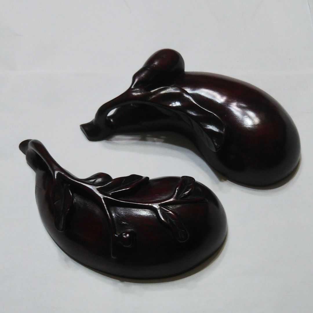 手彫りの茄子形 小物入れ