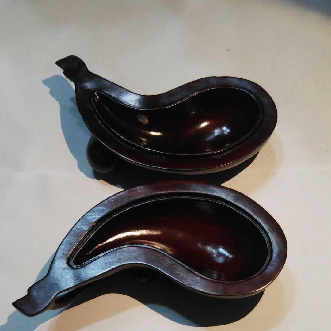 手彫りの茄子形 小物入れ