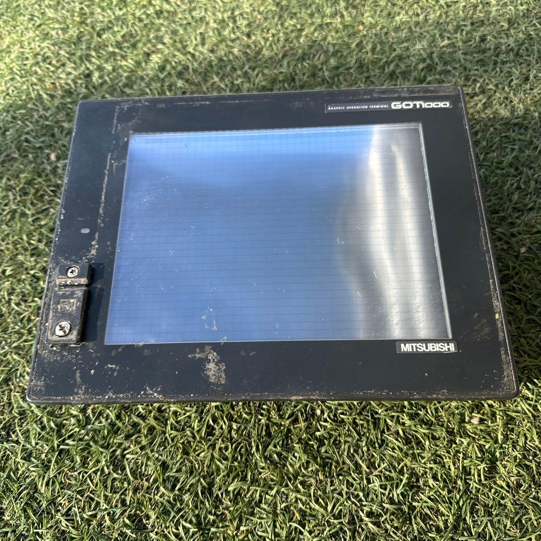 三菱電機 タッチパネル　GT1565-VTBA//GT15-ABUS ジャンク品