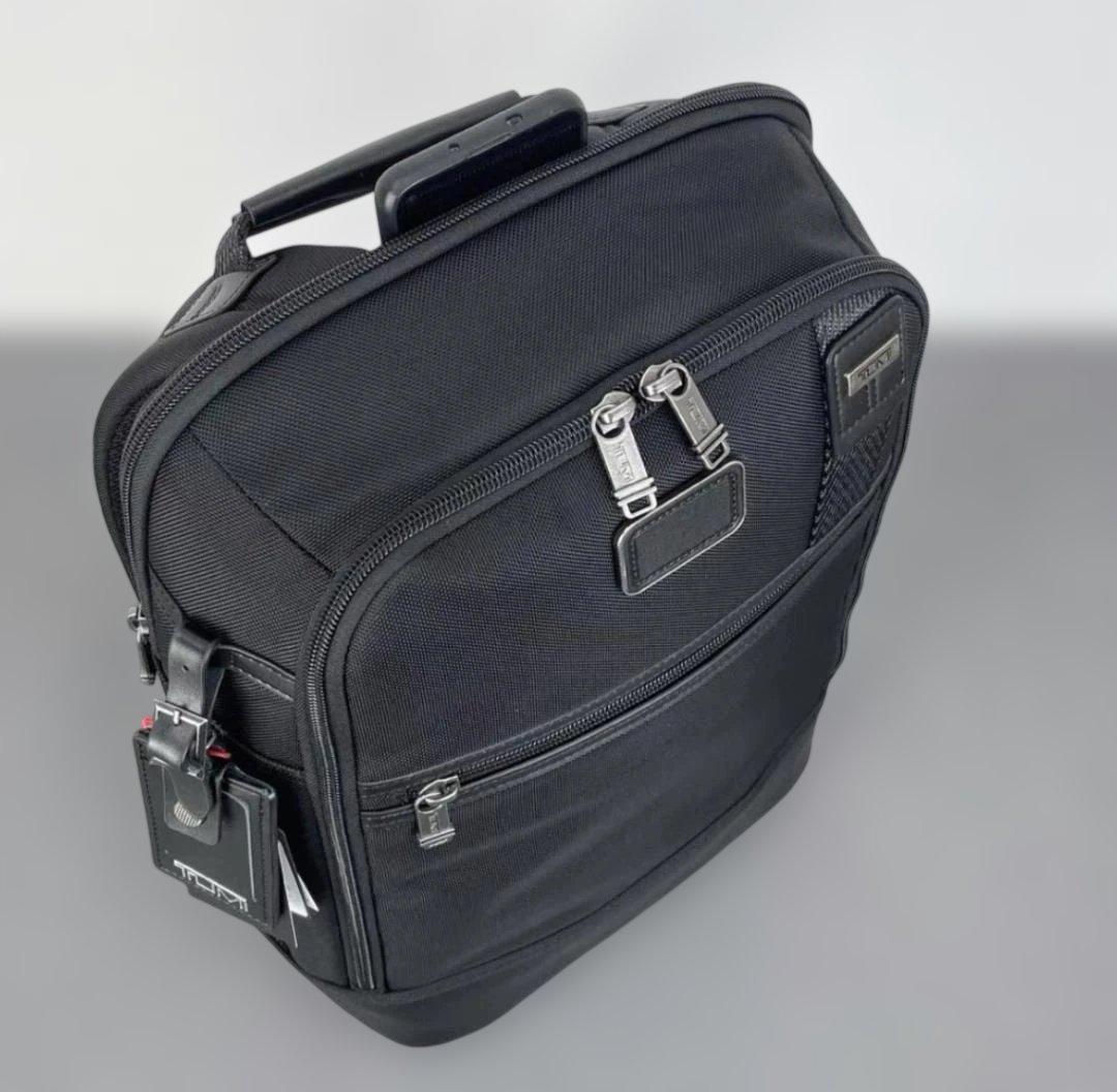 TUMIコンパクトスリムバックパック