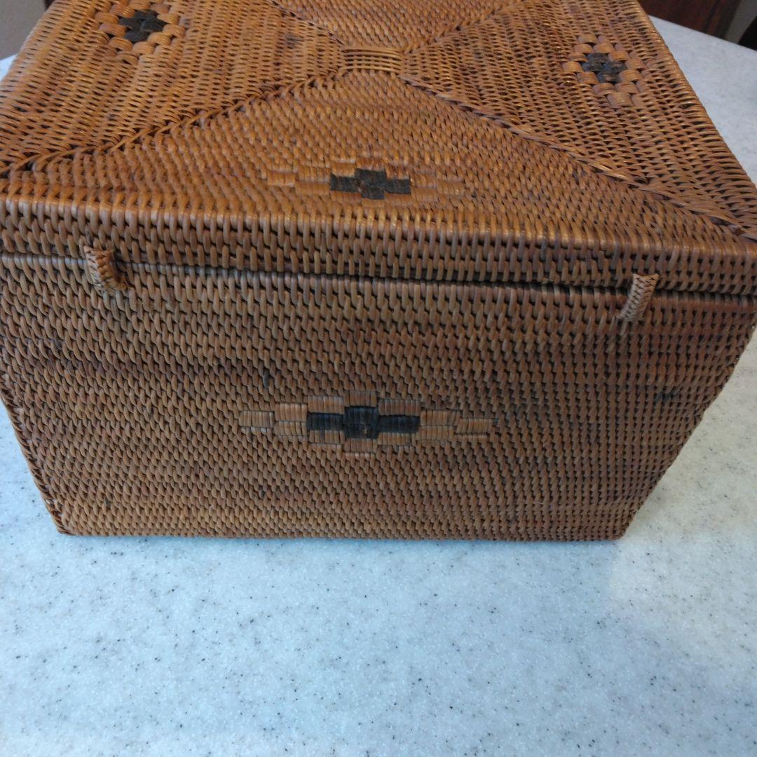 バリ島　アタ製蓋付きバスケット　アタ製蓋付き収納箱　アタ製雑貨